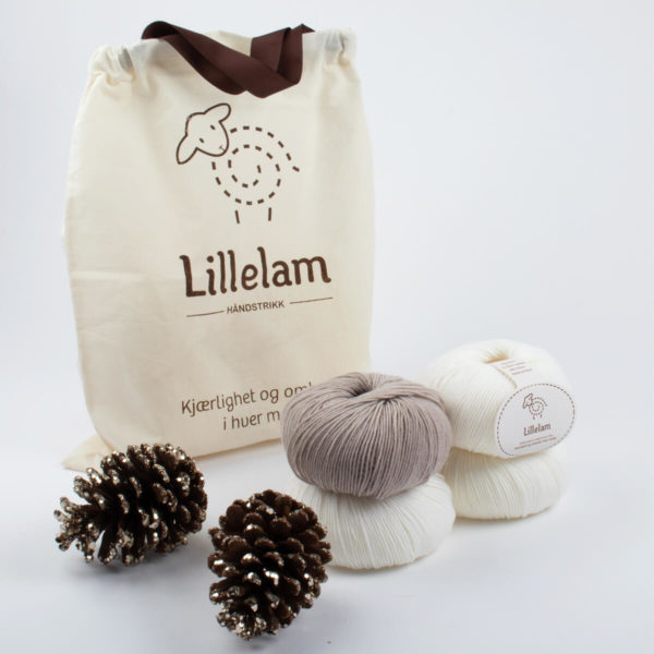 Lillelam_Strikkepakke_hvit