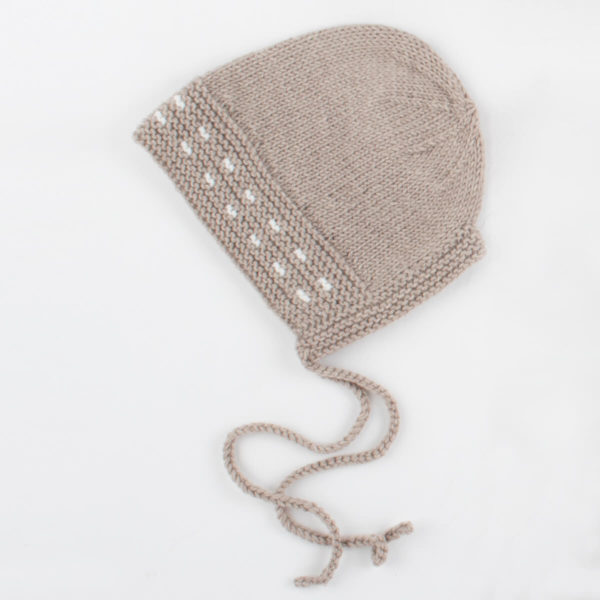 Lillelam håndstrikk_Babylue_beige